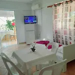 Gb بيت خشبي *