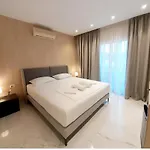Gb بيت خشبي